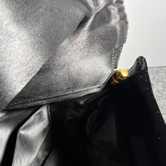 Bienen Davis VTG Black Velvet & Gold Tone Metal Trim Clutch W/ Mirror & Pouch - Picture 15 of 16